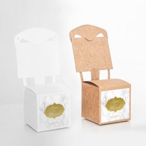 Pudełko krzesełkowe z krówkami dla gości weselnych